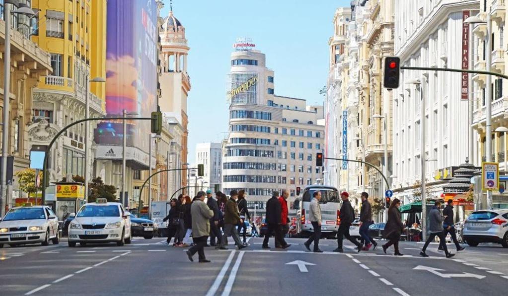 Punta Me Rooms Near The Gran Via Madrid Exteriör bild
