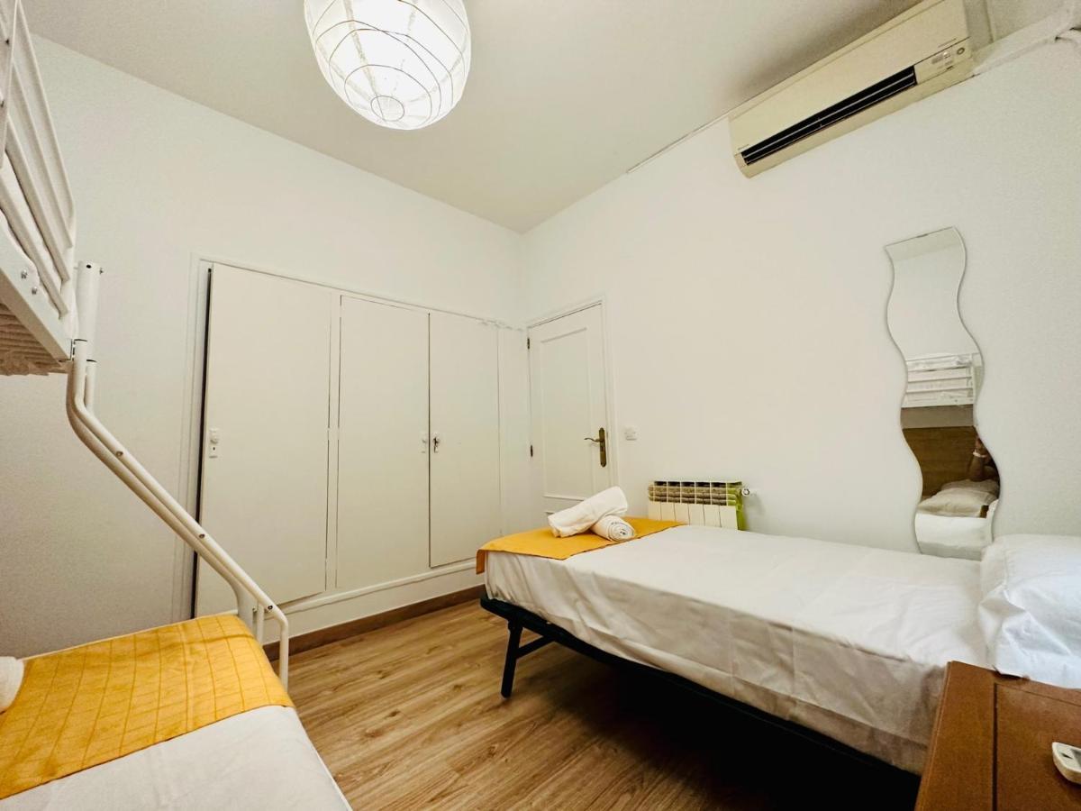 Punta Me Rooms Near The Gran Via Madrid Exteriör bild