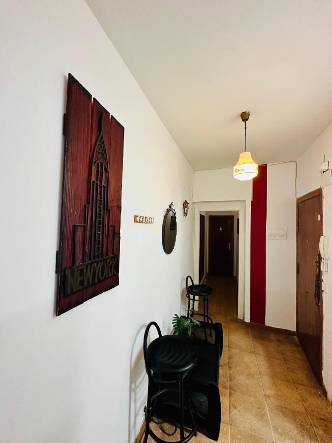 Punta Me Rooms Near The Gran Via Madrid Exteriör bild