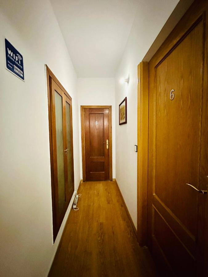 Punta Me Rooms Near The Gran Via Madrid Exteriör bild
